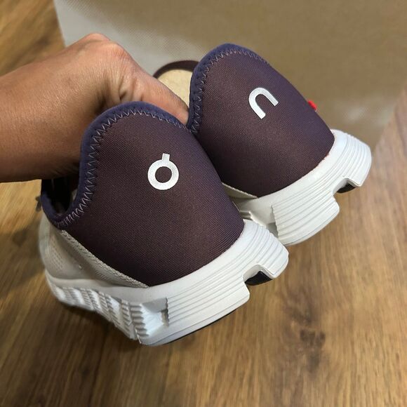 On Cloud 5 Coast sand mulberry running athletic training shoes sneakers sz 7.5 - Picture 5 of 8